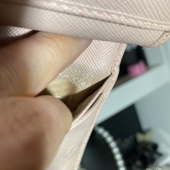 ❤️ Prada Saffiano Leather Wallet On Chain